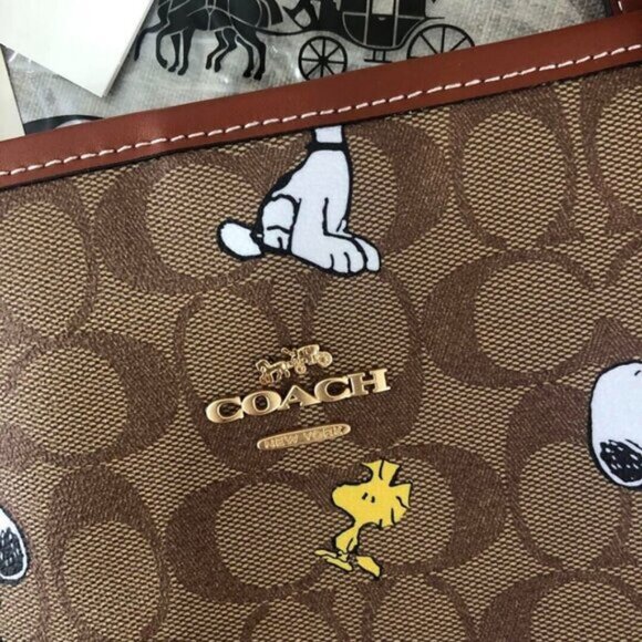 NWT COACH Peanuts Snoopy Tote bag! - Picture 3 of 6